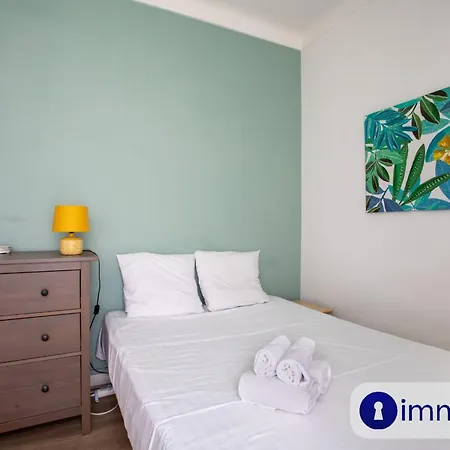 Apartment With 2 Bedrooms Quartier Liberation